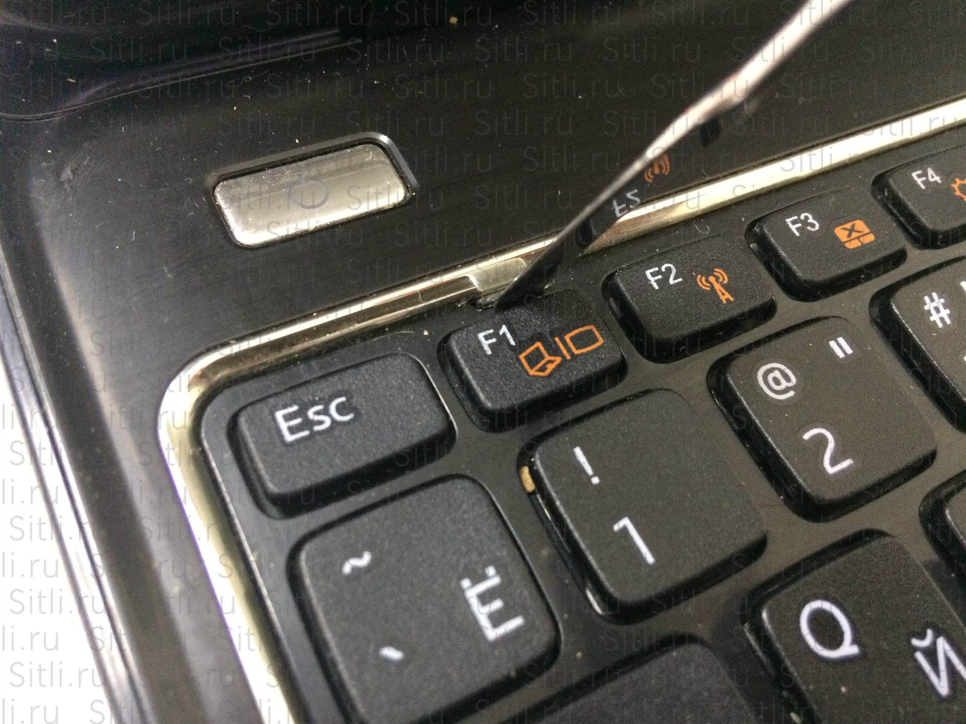 Чистка ноутбука от пыли Dell в Москве.